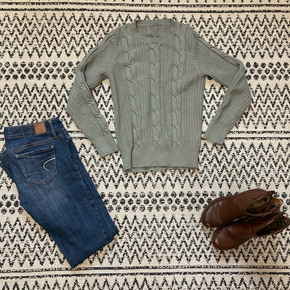 Women's green cable knit sweater 🌿